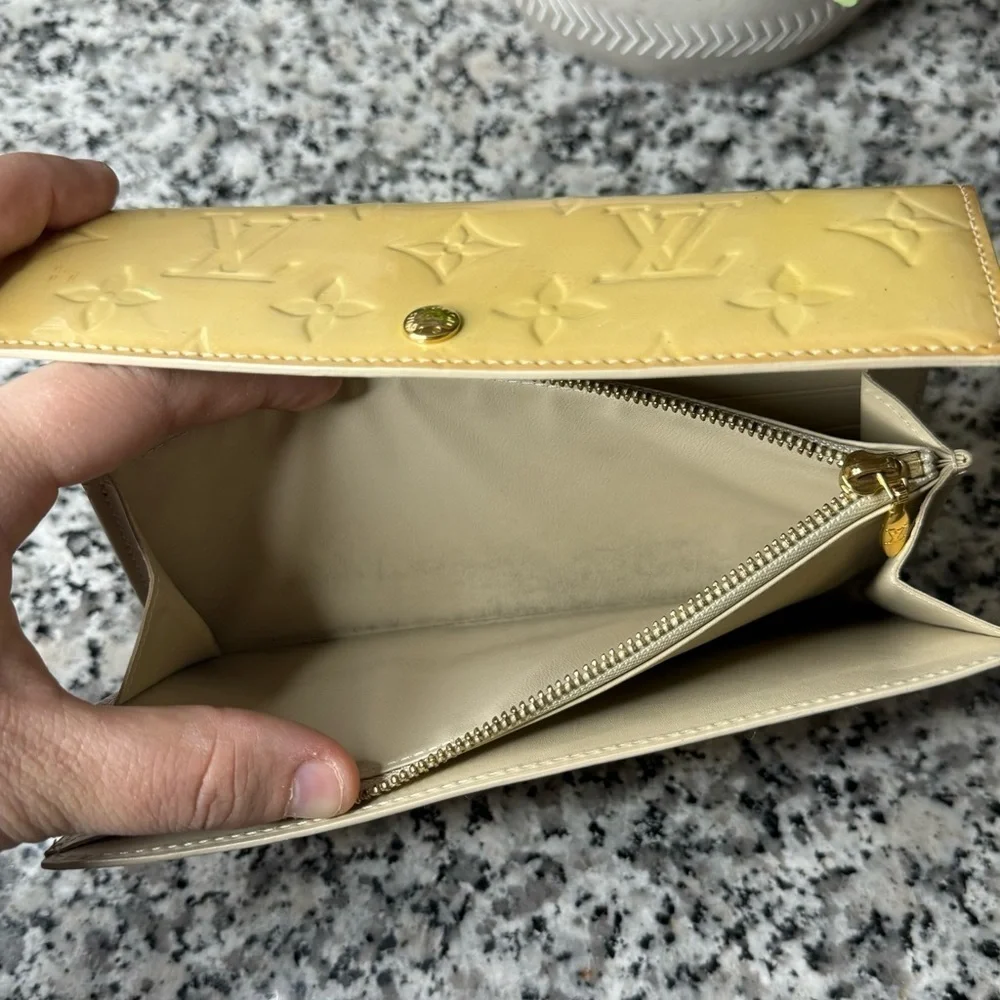 Louis Vuitton TN0181 2011 Vintage Vernis Patent Leather Sarah Wallet AUTHENTIC